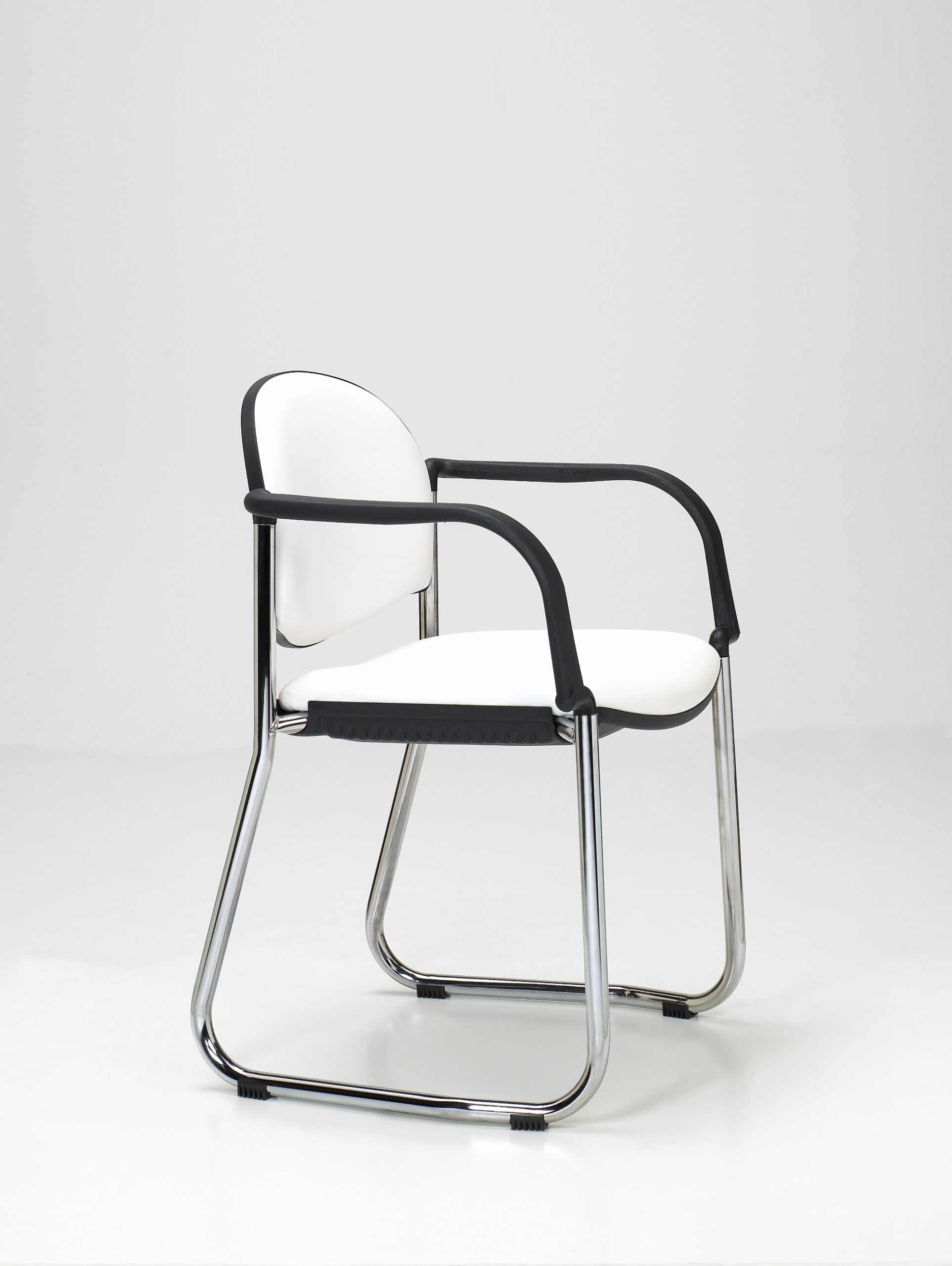Silla FLY con estructura trineo cromada